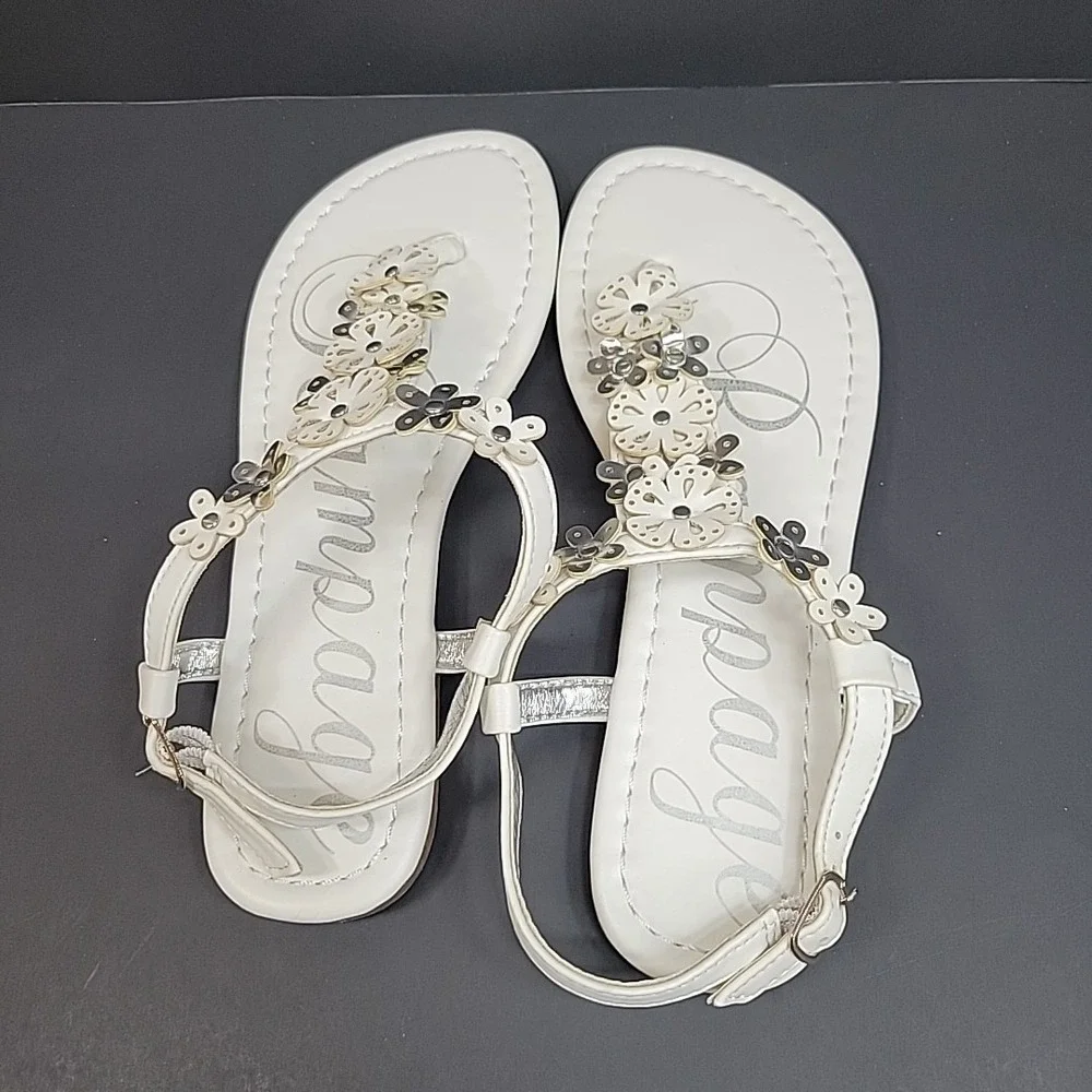 Rampage Petunia T Strap sandal size 6.5 M Flats Super Cute Preppy Trendy Comfy